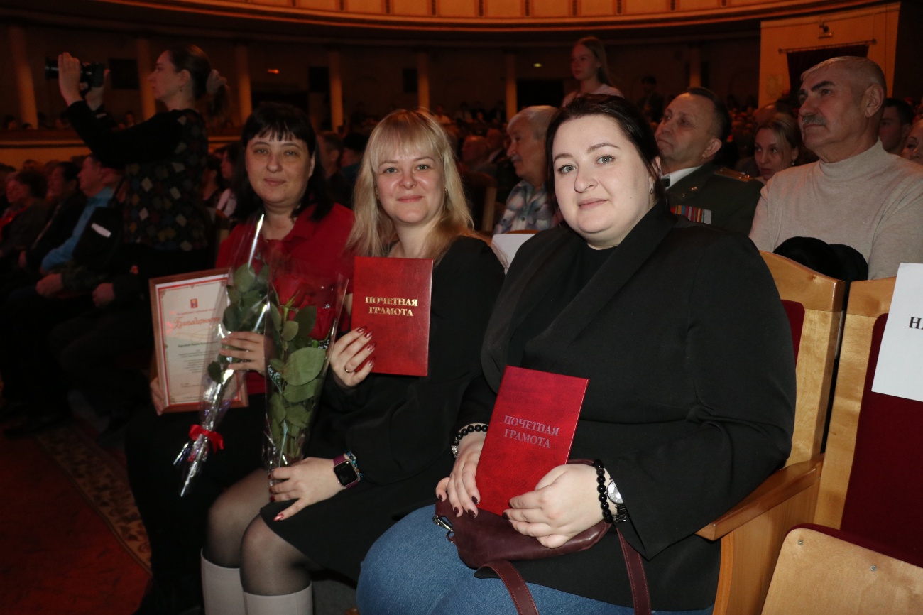 Уссурийцы почтили память воинов, погибших в локальных войнах | 15.02.2024 |  Уссурийск - БезФормата